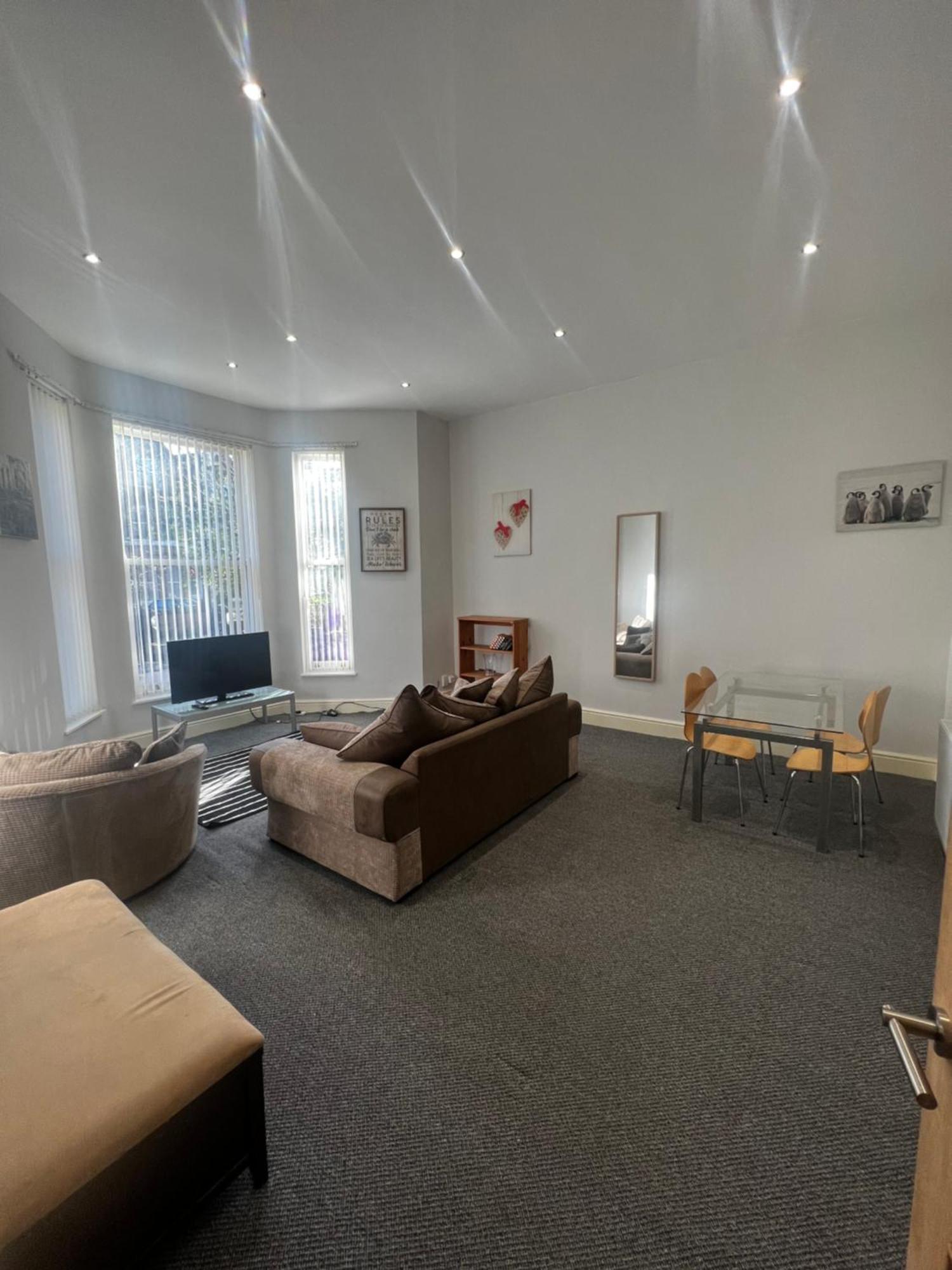 No 3 - LARGE 1 BED NEAR SEFTON PARK AND LARK LANE Apartment Liverpool Ngoại thất bức ảnh